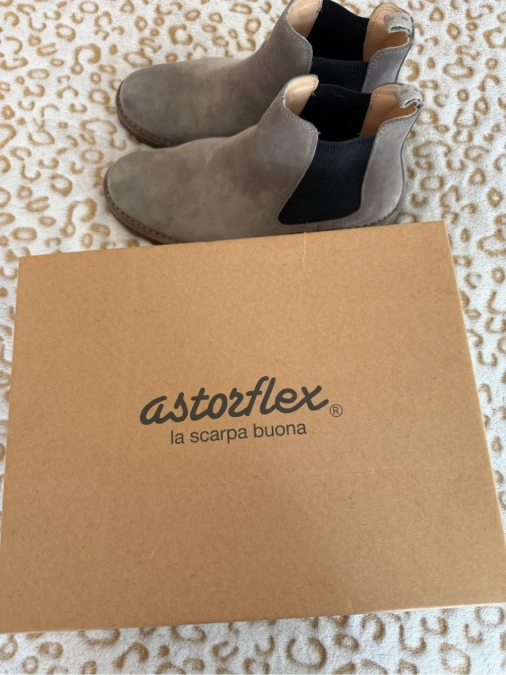 Astorflex Men’s Handmade Italian Bitflex  Stone Suede Chelsea Boots Size: US 11